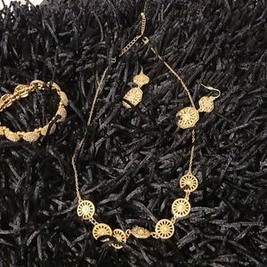 Gold jewelry set